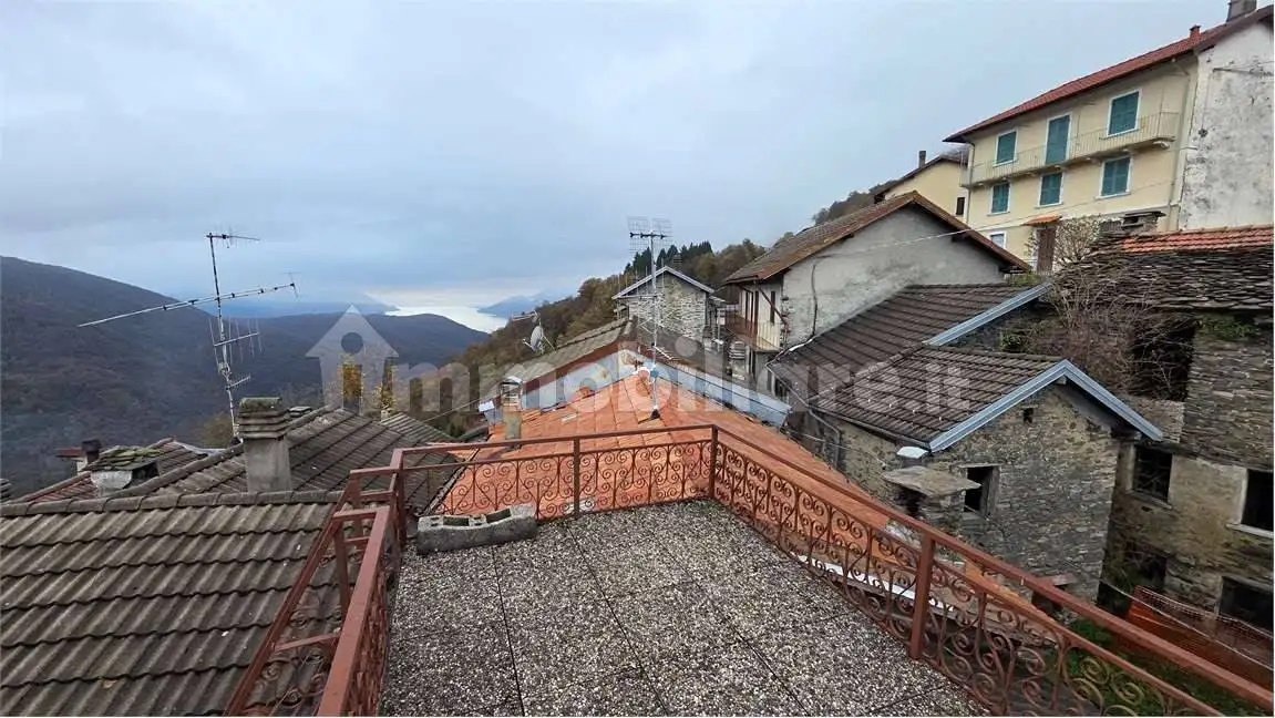 Casa indipendente in vendita a Maccagno con Pino e Veddasca