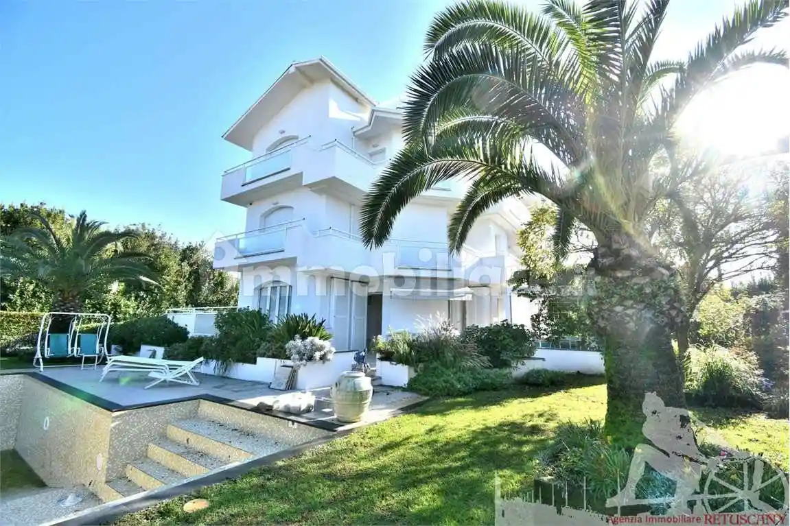 Villa in vendita a Montignoso