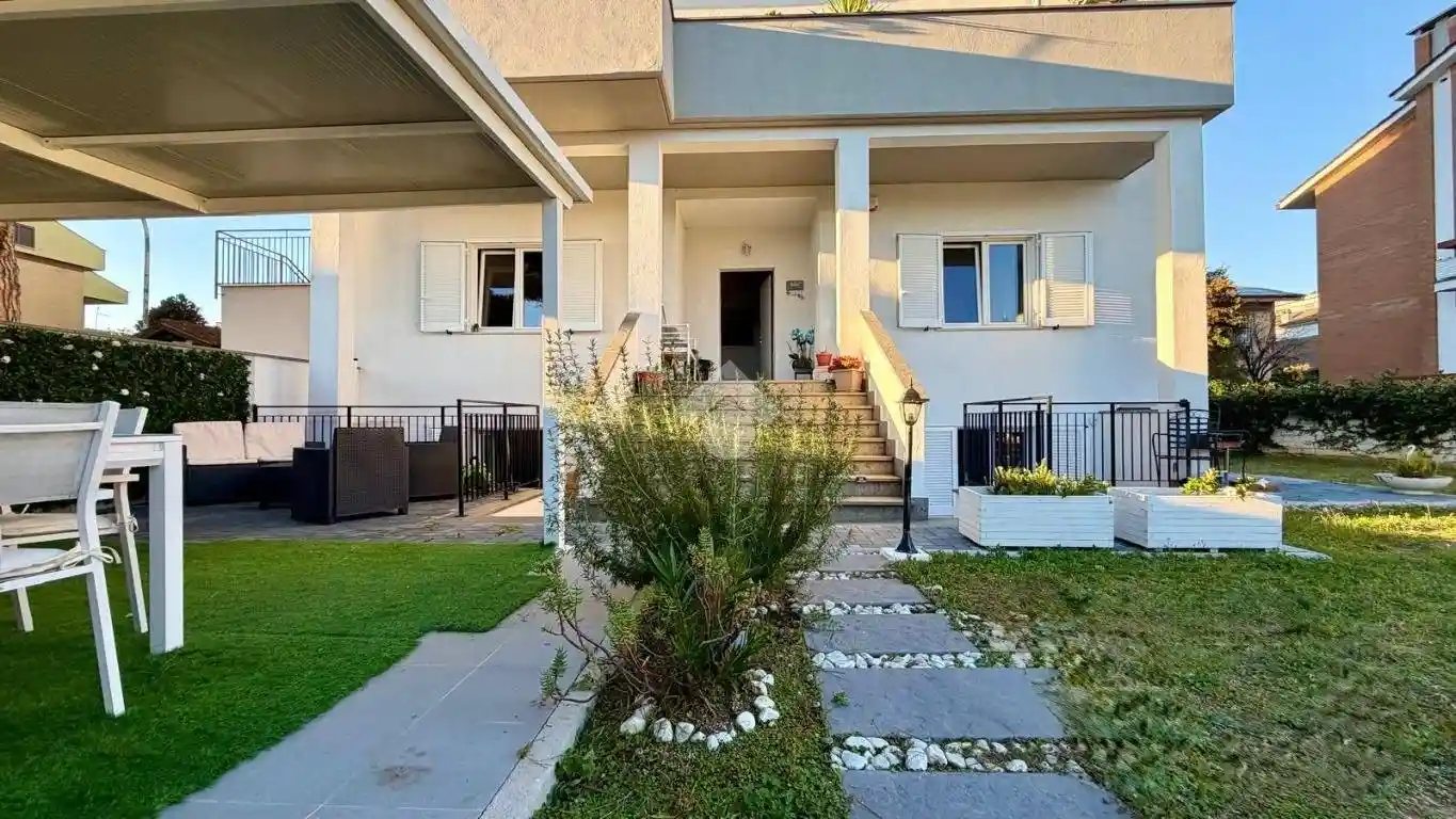 Villa plurifamiliare via Euripide 116, Axa, Roma - foto 2