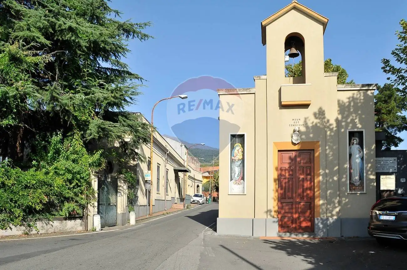 Palazzo - Edificio in vendita a Zafferana Etnea