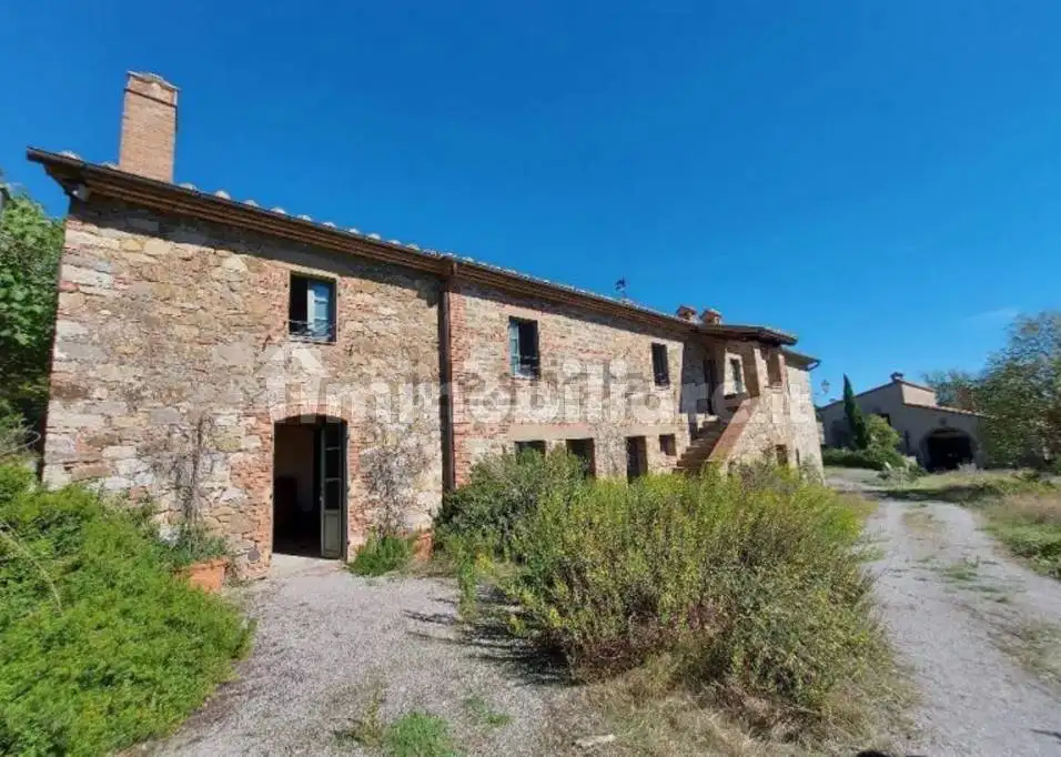 Villa in asta a San Casciano dei Bagni