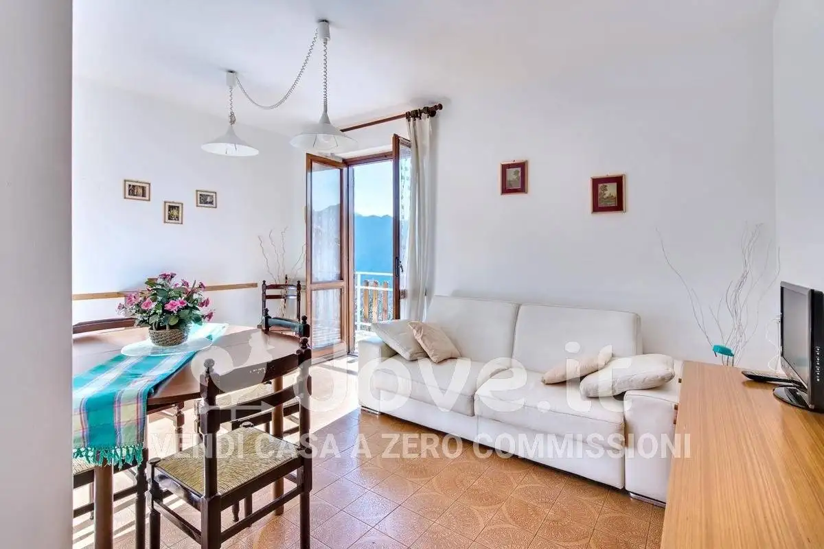Appartamento in vendita a Gorno