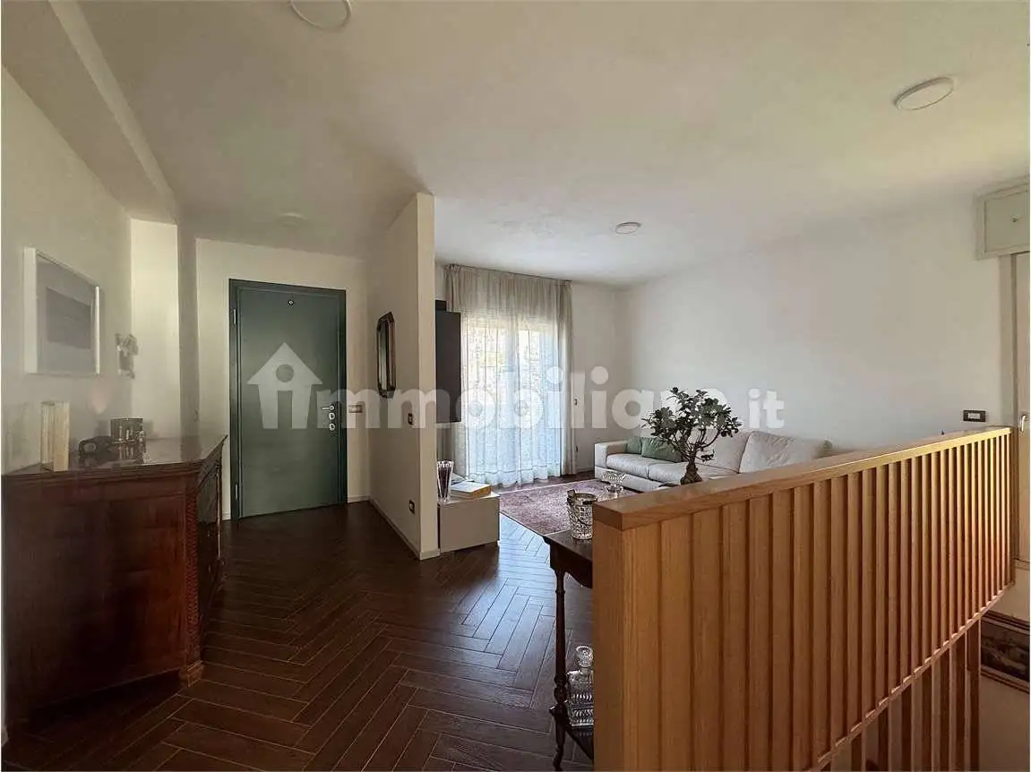 Villa unifamiliare via XXV Aprile , 28, Buguggiate - foto 5