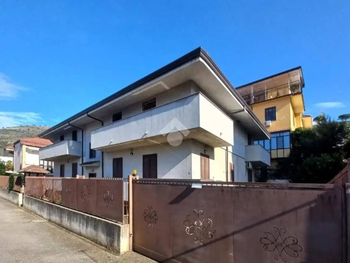 Villa in vendita a Santa Maria a Vico