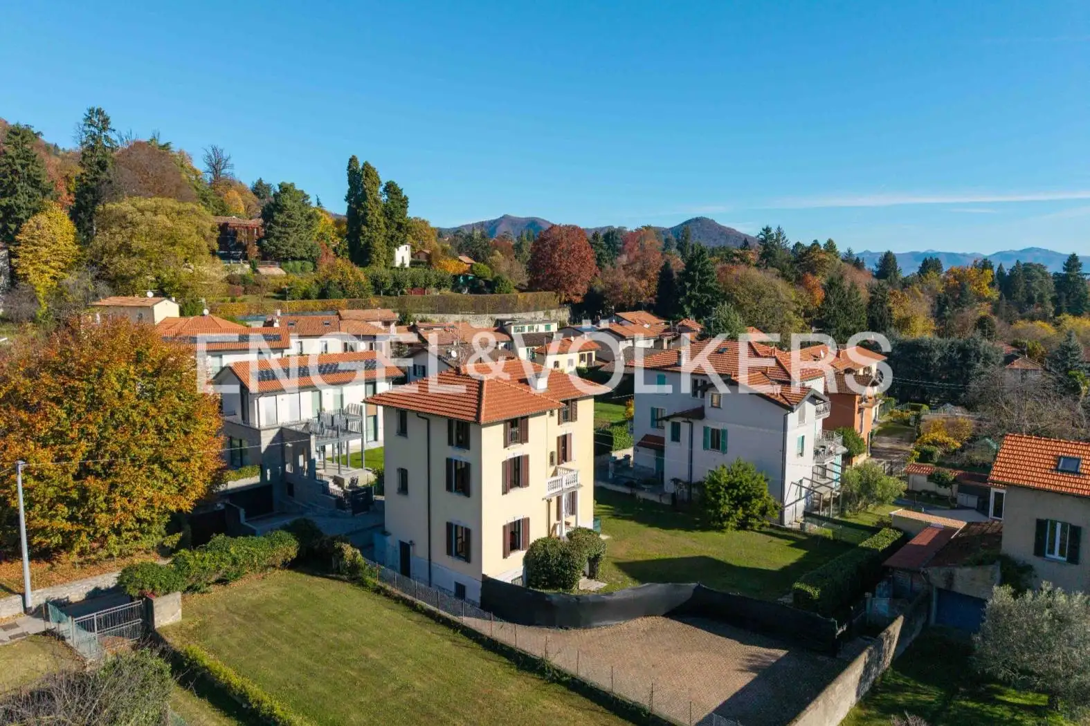 Villa in vendita a Varese