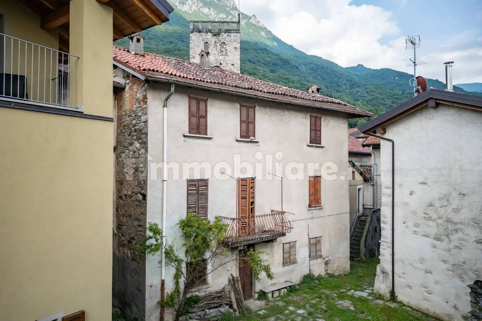 Casa indipendente in vendita a Mandello del Lario