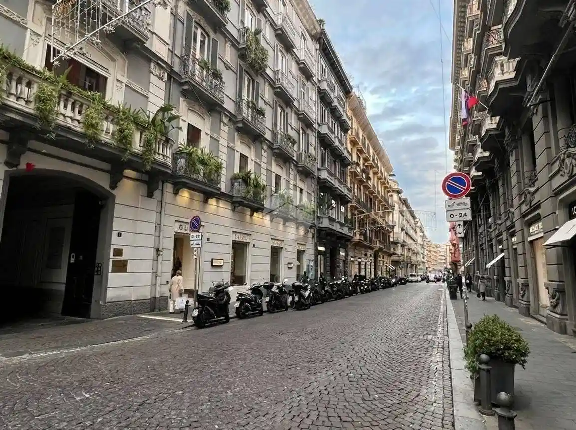 Appartamento in vendita a Napoli