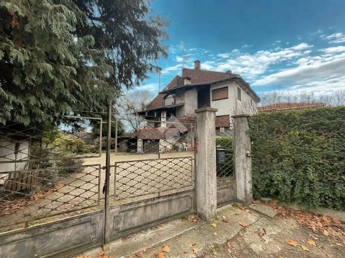 Villa in vendita a Borgomanero