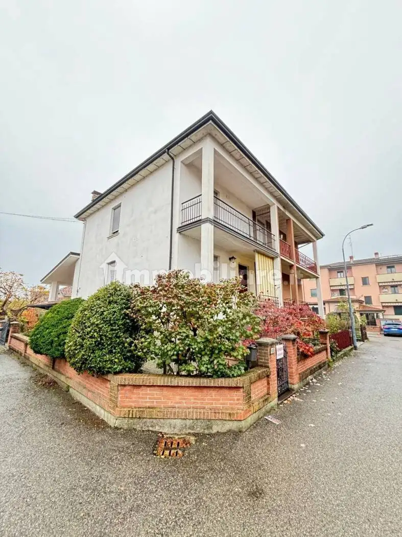 Villa in vendita a Caorso