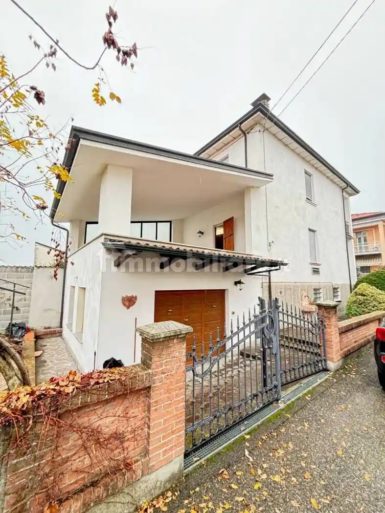 Villa bifamiliare via Michelangelo Buonarroti, Centro, Caorso - foto 2