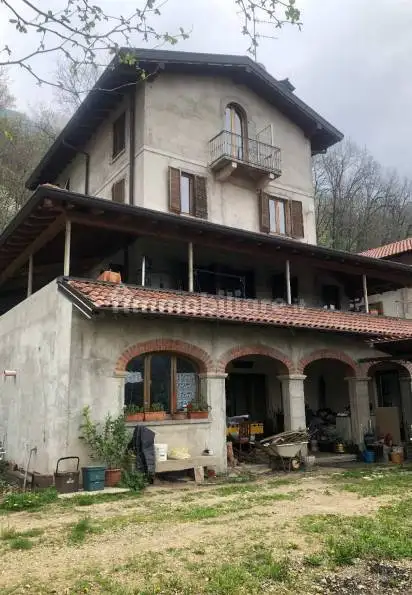 Palazzo - Stabile in asta a Arcisate
