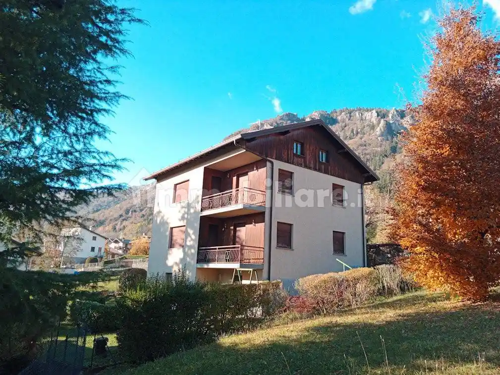 Villa in vendita a Castione della Presolana