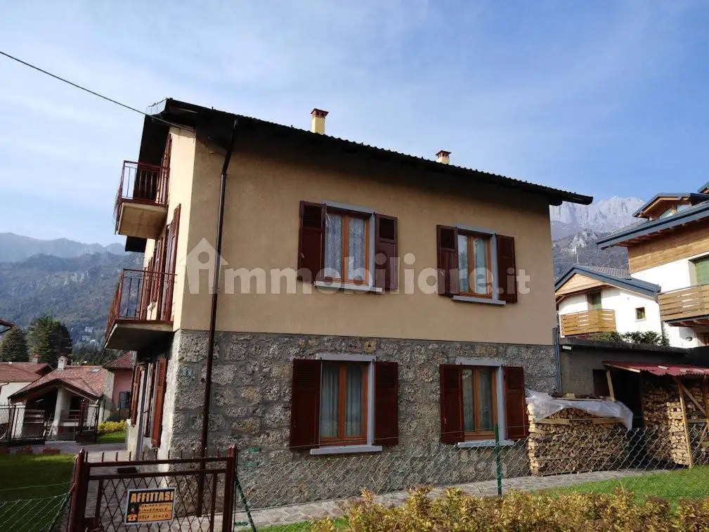 Villa in vendita a Castione della Presolana