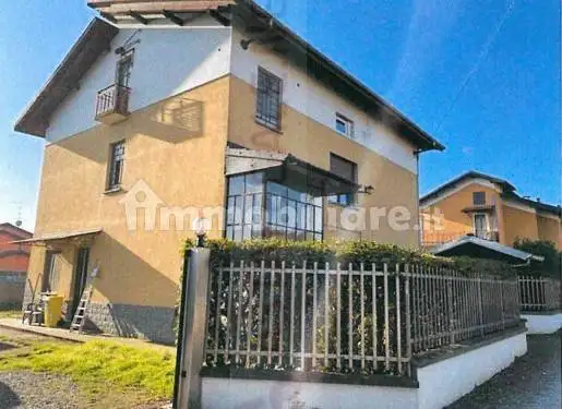 Palazzo - Stabile in asta a Candelo