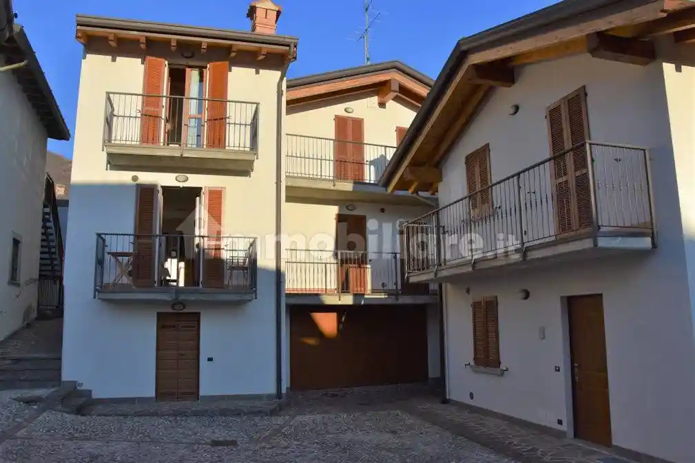 Villa in vendita a Castione della Presolana