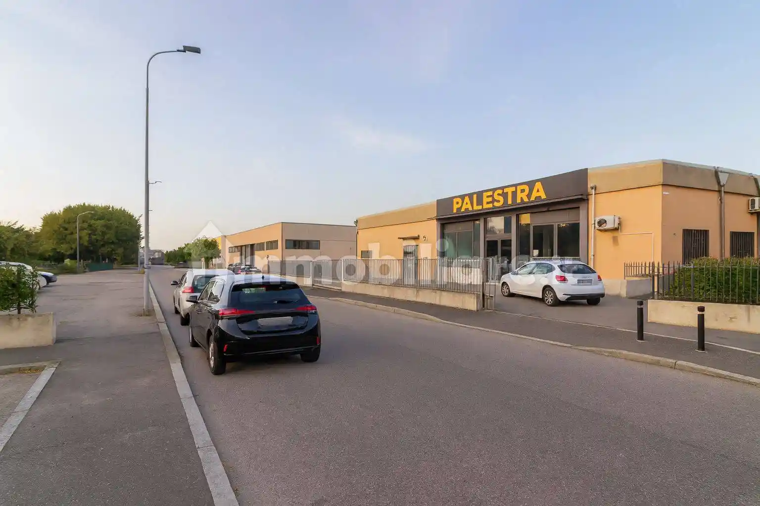 Palazzo - Edificio in vendita a Rozzano