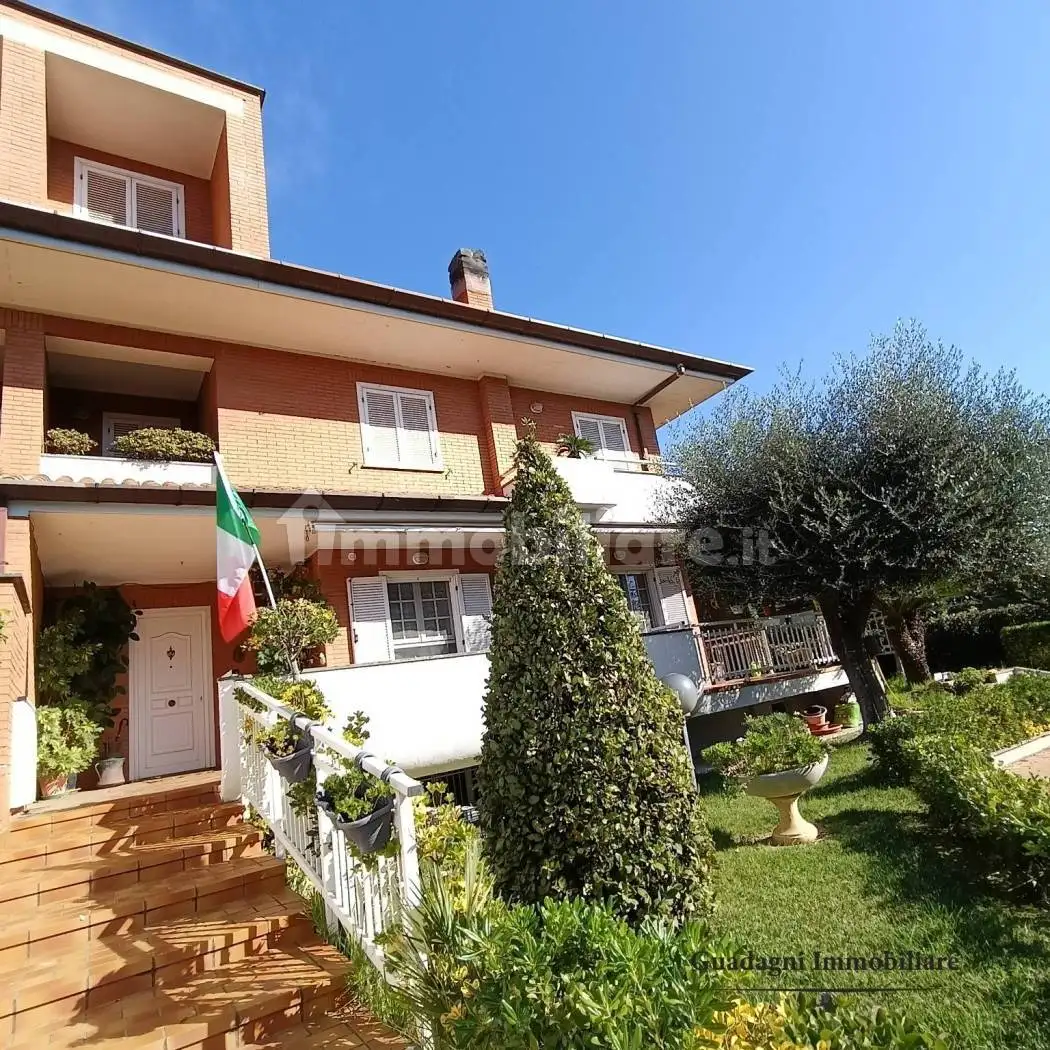 Villa in vendita a Latina