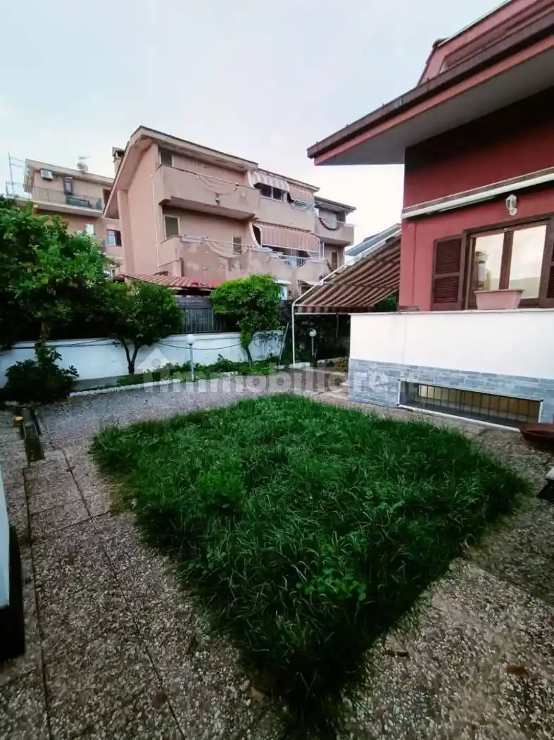 Villa bifamiliare via Giuseppe Garibaldi, Zona Domitilla, Ladispoli - foto 3