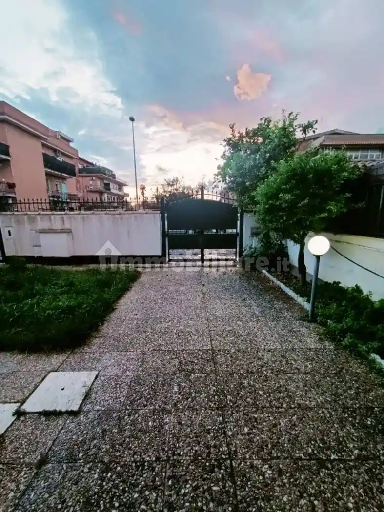 Villa bifamiliare via Giuseppe Garibaldi, Zona Domitilla, Ladispoli - foto 4