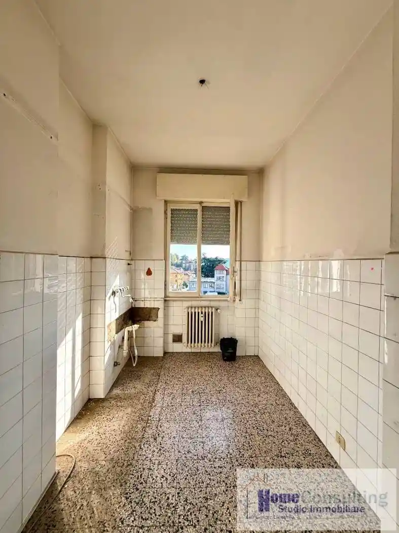 Trilocale da ristrutturare, terzo piano, Monte Olimpino, Como - foto 5