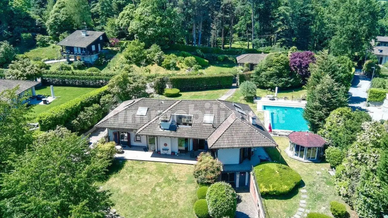 Villa in vendita a Oleggio Castello