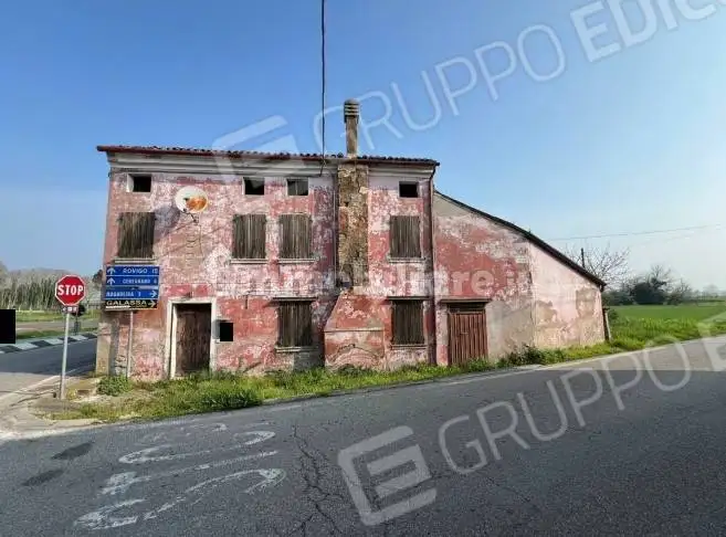 Villa in asta a Gavello