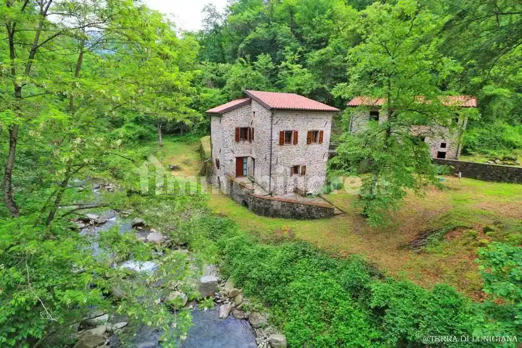 Casa indipendente in vendita a Pontremoli