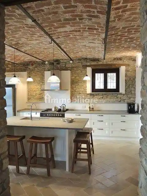 Casa indipendente in vendita a Sarzana