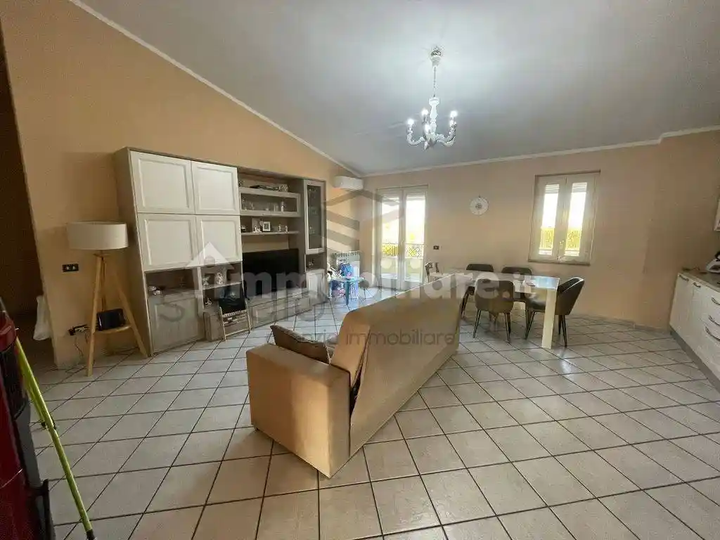 Quadrilocale via 1 Maggio, Nuovo Corso Campano - Marchesella, Giugliano in Campania - foto 5