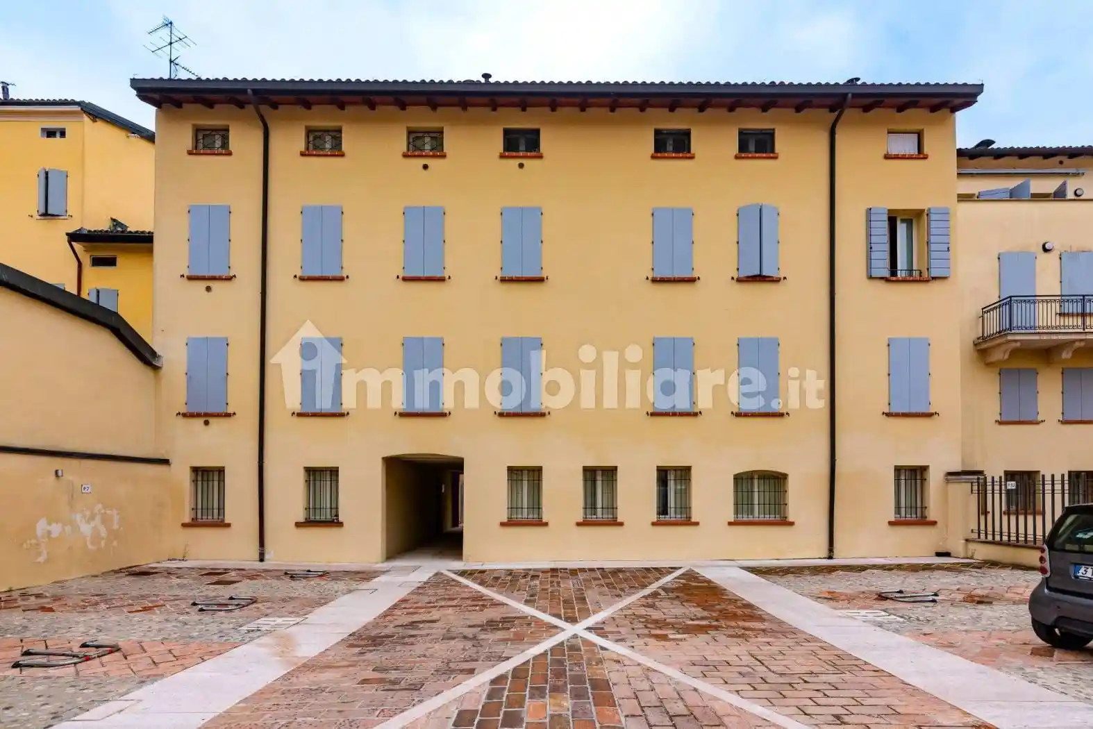 Trilocale piazza dei Martiri 42, Centro Storico, Carpi - foto 3