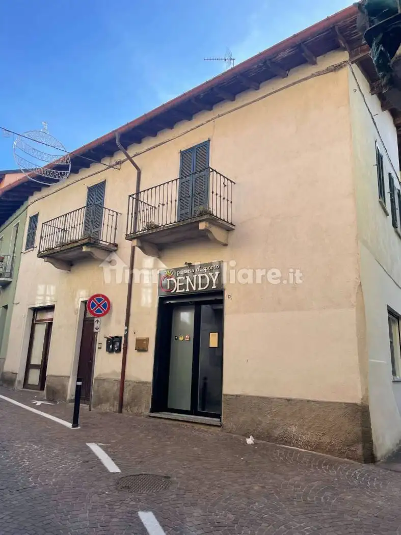 Palazzo - Edificio in vendita a Taino