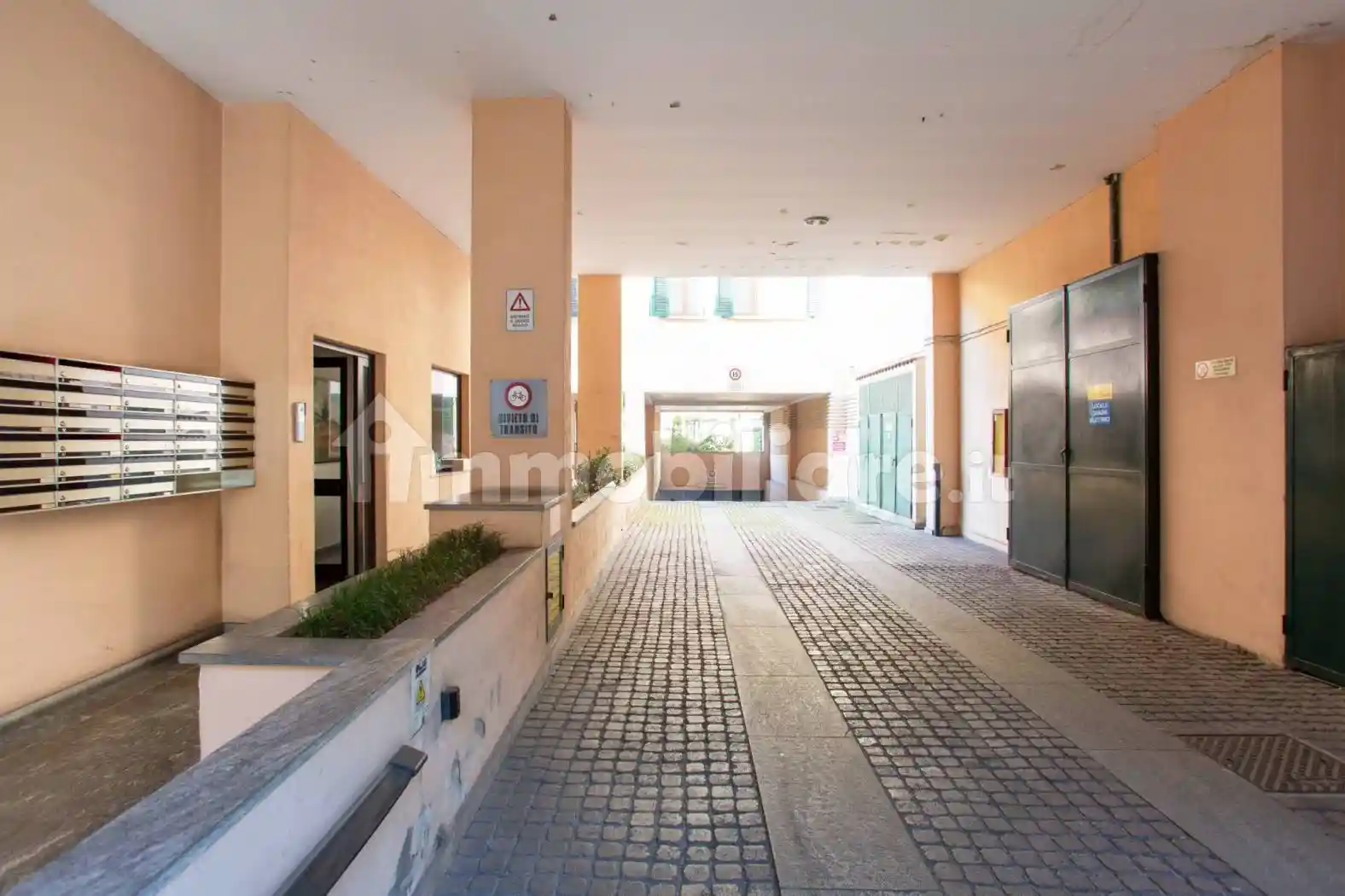 Trilocale via Cola Montano 9, Isola, Milano - foto 3