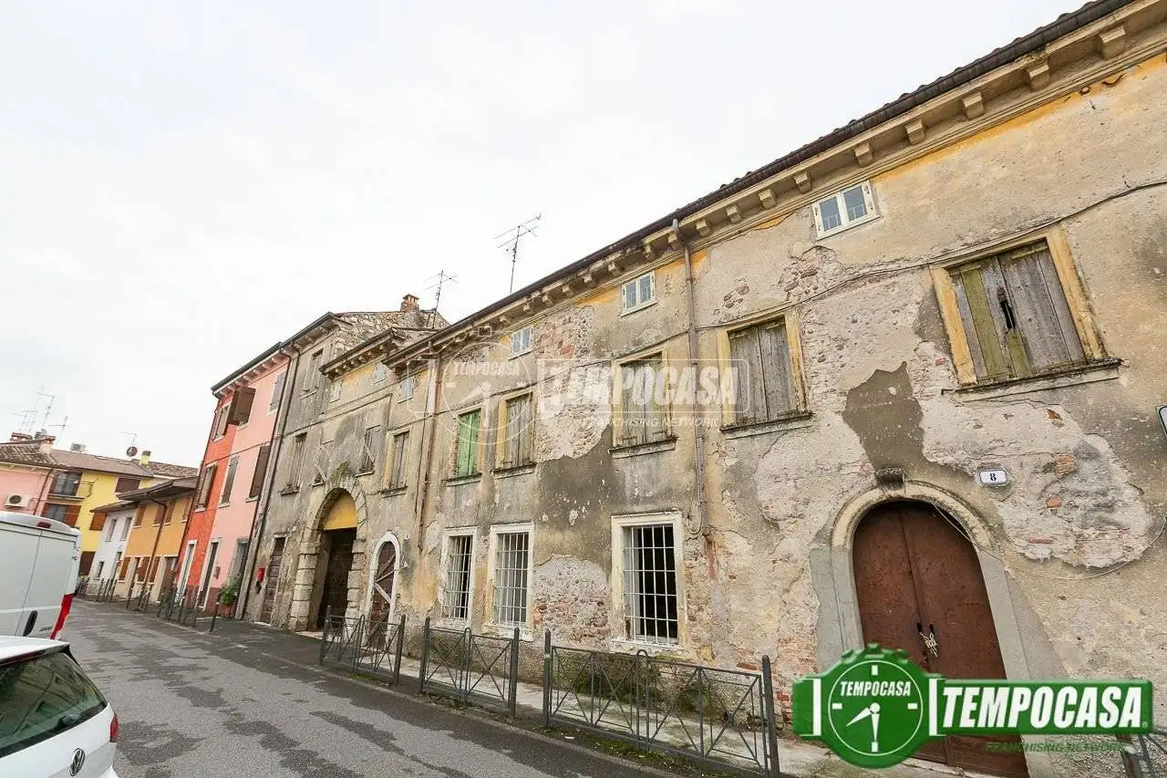 Palazzo - Edificio in vendita a Verona