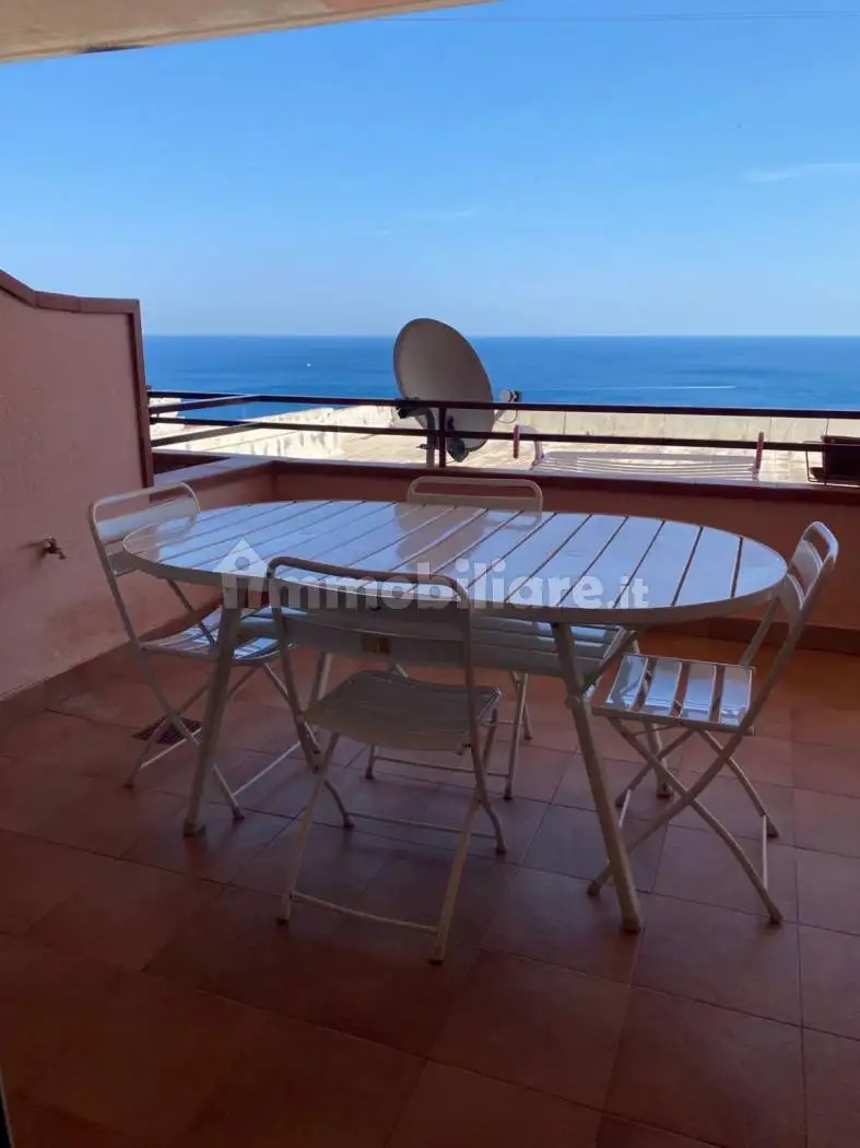 Appartamento in affitto a Letojanni