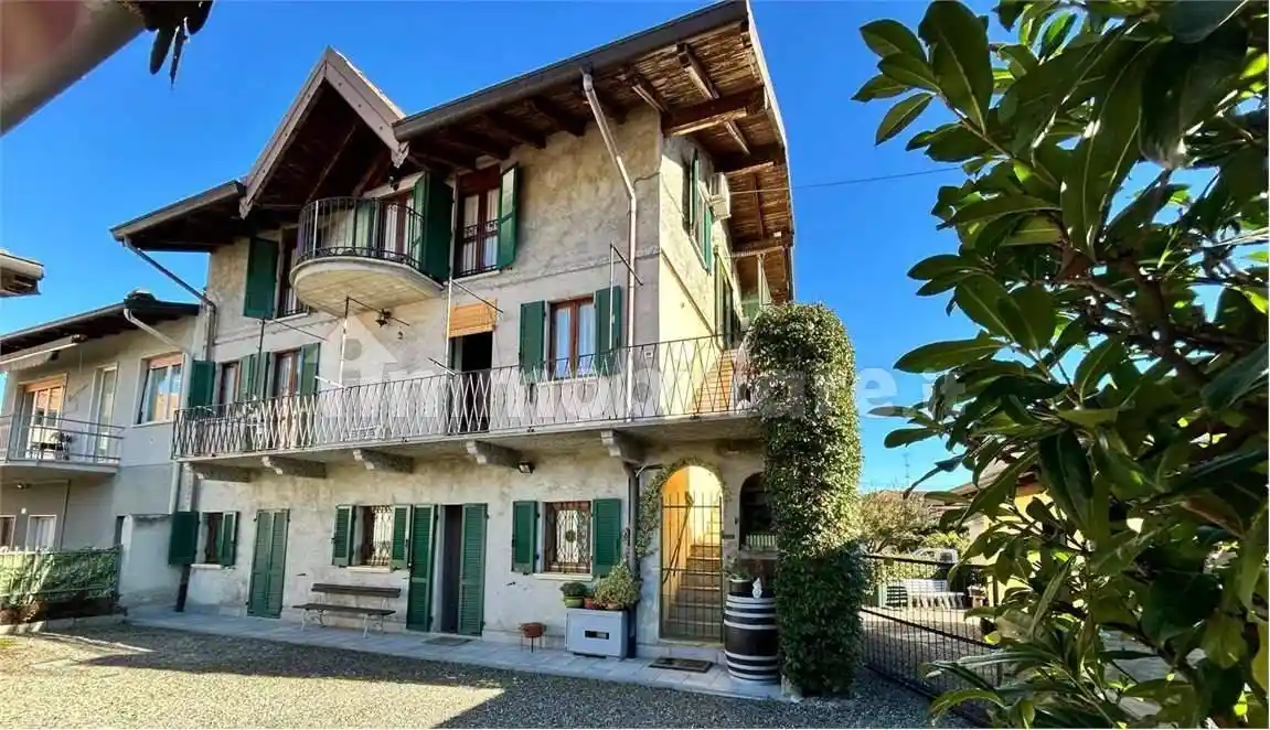 Casa indipendente in vendita a Arona