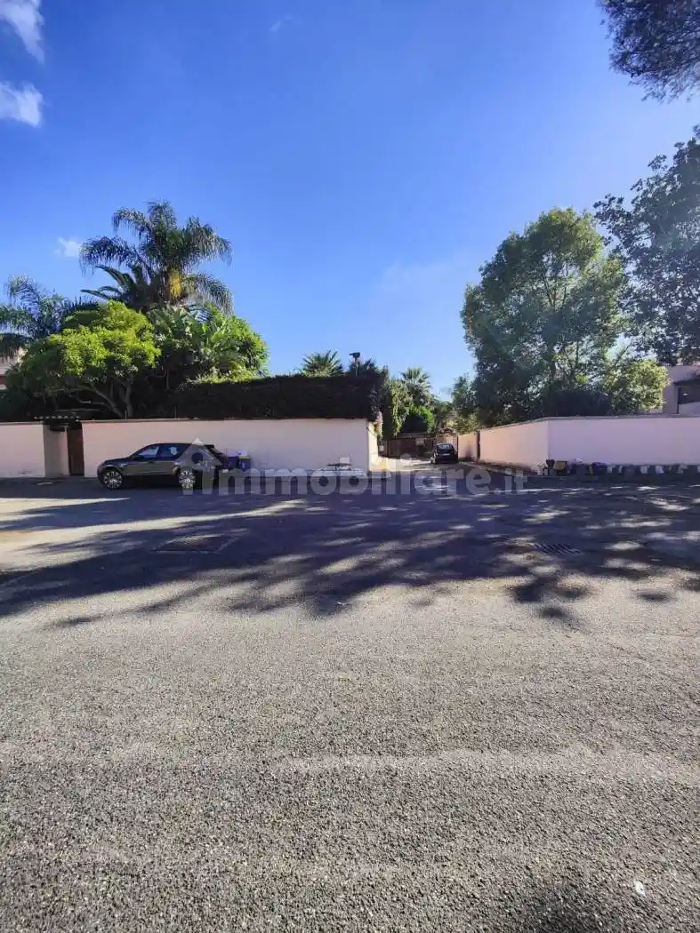 Villa plurifamiliare via Nogaredo 37, Infernetto, Roma - foto 2