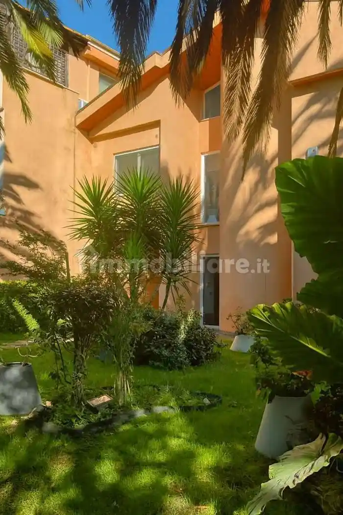 Villa plurifamiliare via Nogaredo 37, Infernetto, Roma - foto 3