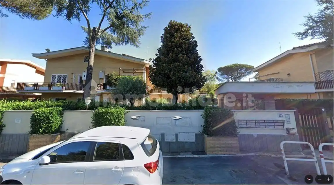 Villetta a schiera in asta a Roma