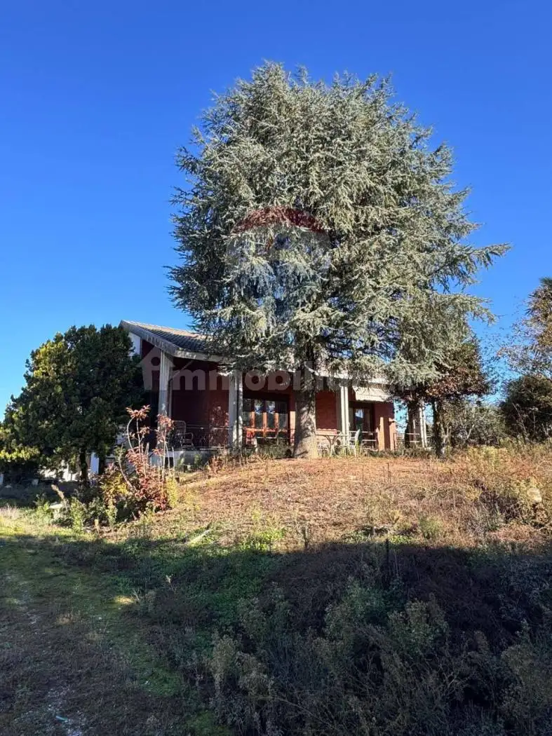 Villa in vendita a Inverno e Monteleone