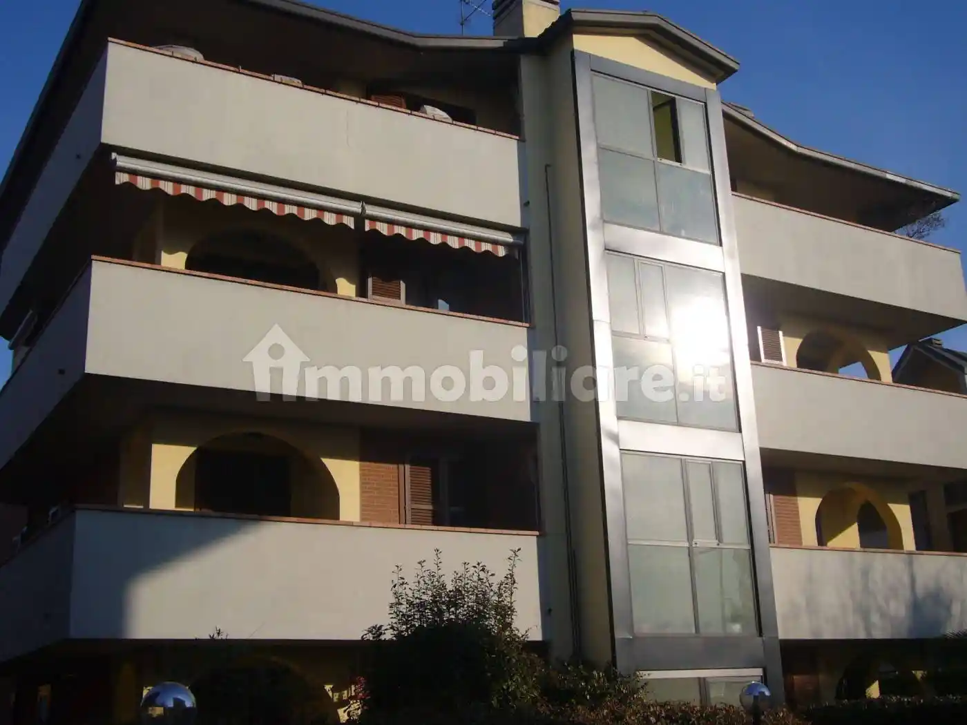 Palazzo - Edificio in affitto a Lissone