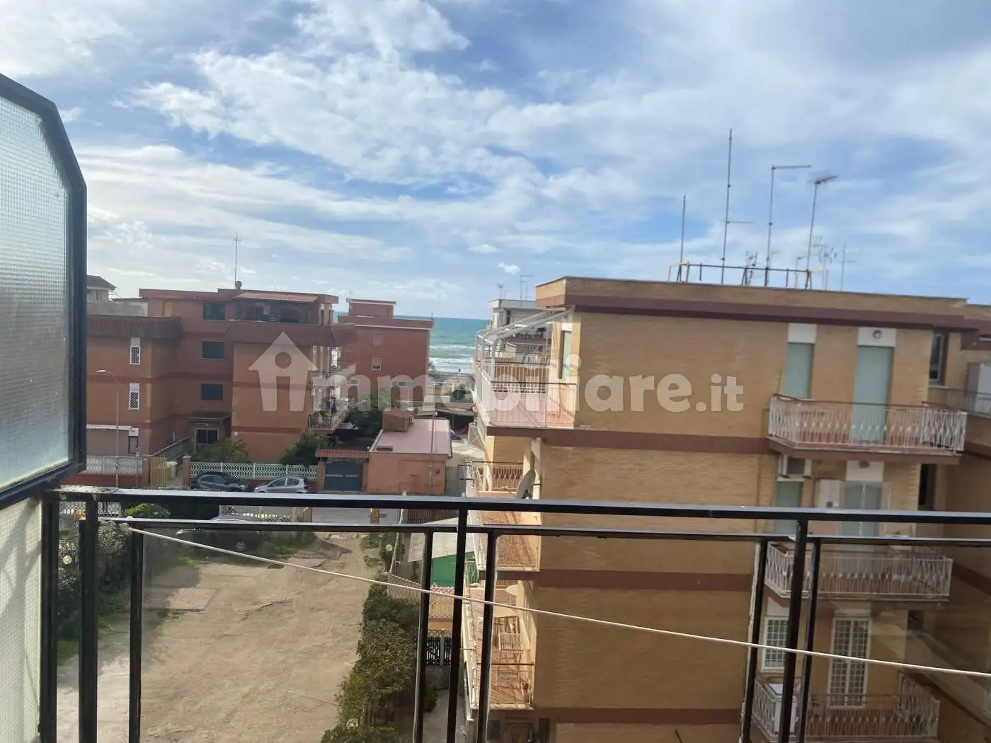 Palazzo - Edificio in vendita a Pomezia