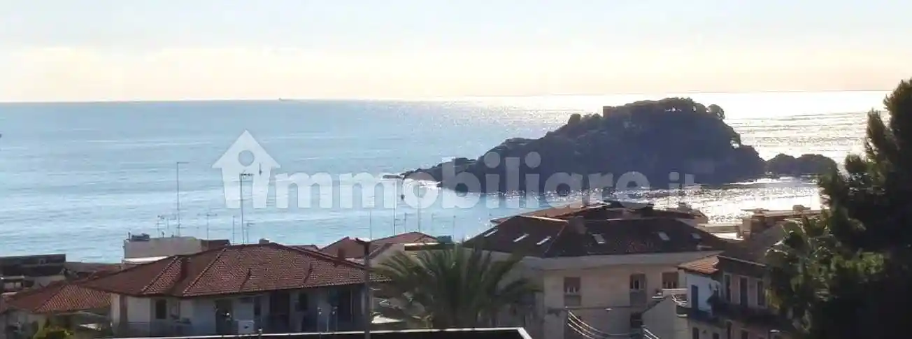 Appartamento in vendita a Aci Castello