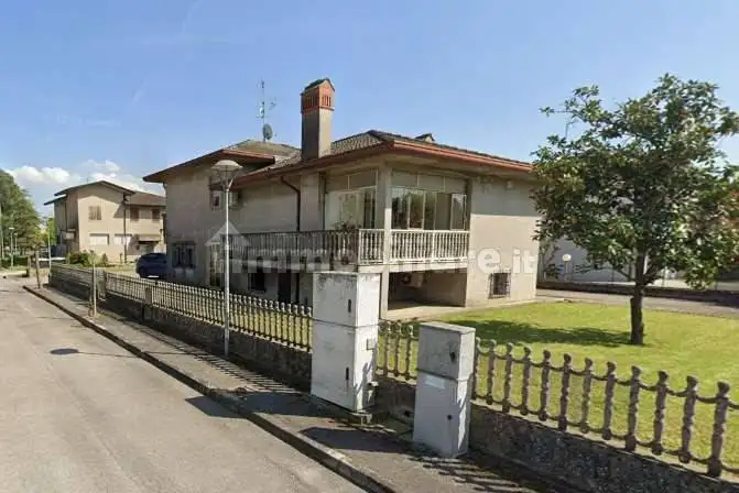 Villa in asta a Agna