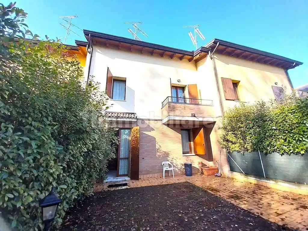 Villetta a schiera in vendita a Finale Emilia