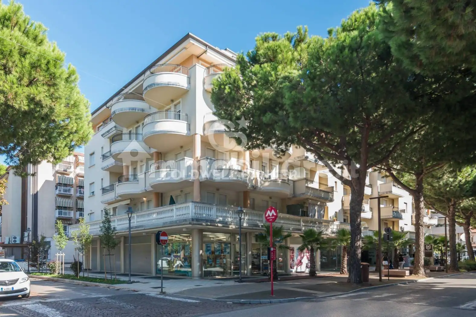 Palazzo - Edificio in vendita a Riccione