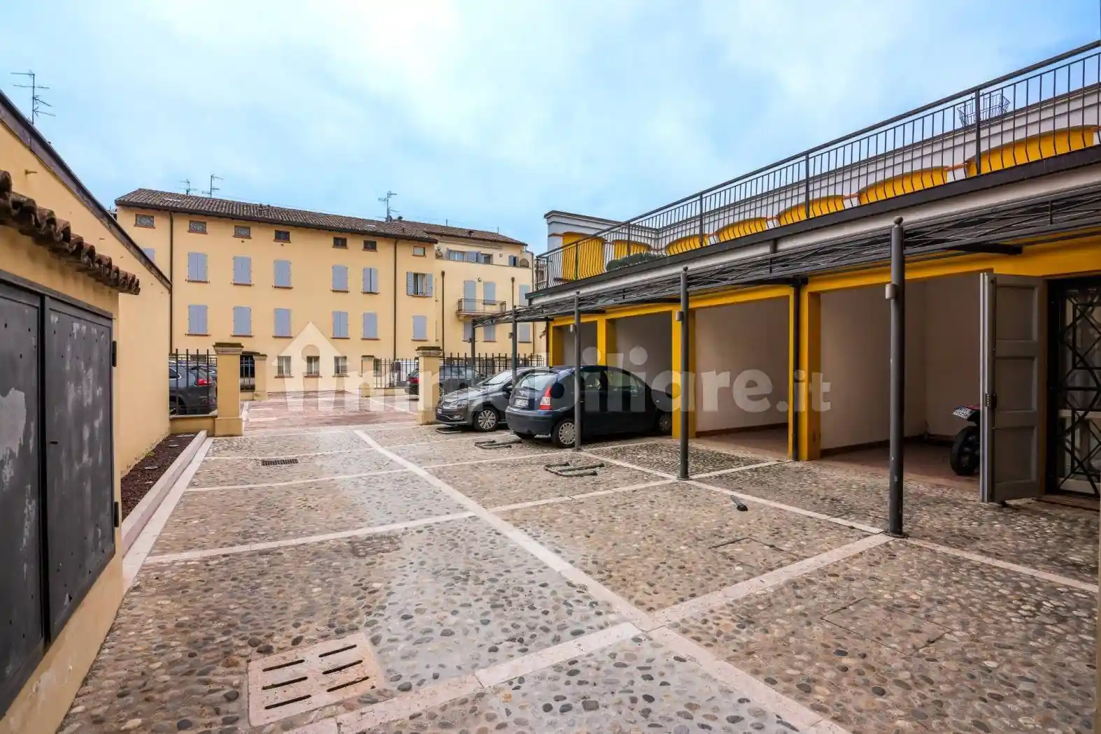 Quadrilocale piazza dei Martiri 42, Centro Storico, Carpi - foto 4