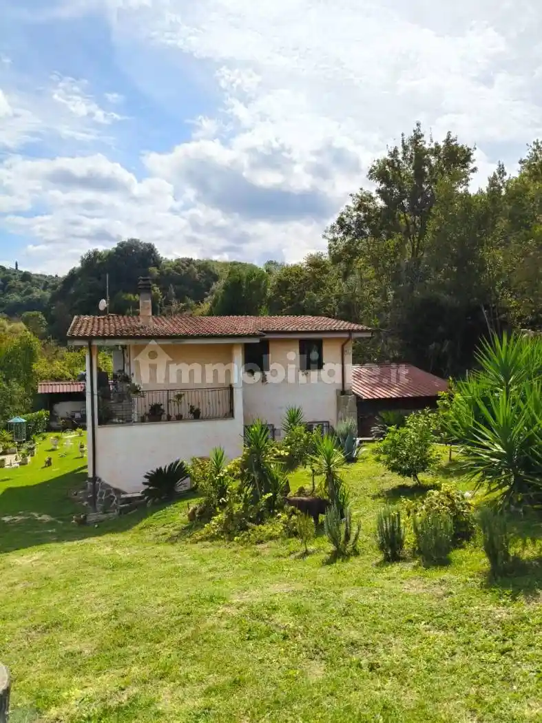 Villa in vendita a Palombara Sabina