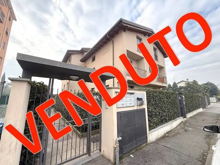 Appartamento in vendita a Villasanta