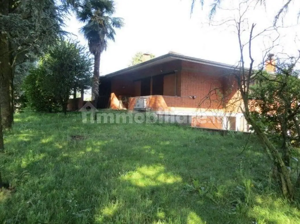 Villa in asta a Ozzero