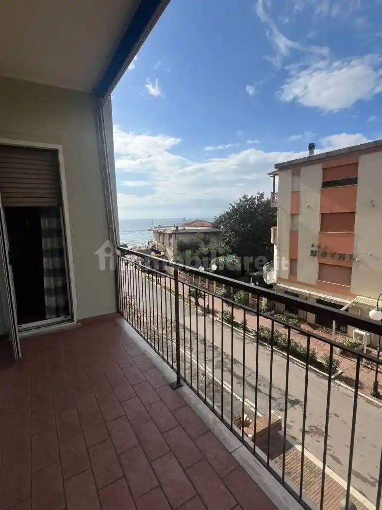 Trilocale via Giacomo Matteotti 89, Centro, Follonica - foto 3